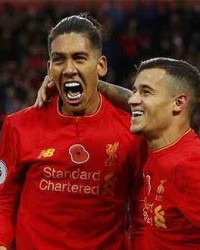  曼城三球大胜热刺强势登顶英超榜首